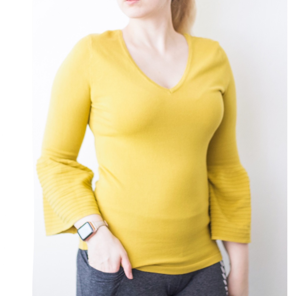 ☀️New York & Company Bell Sleeve Top